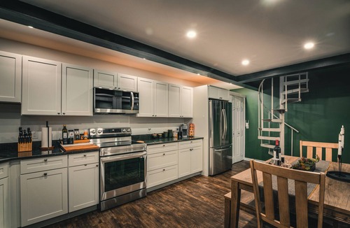 Guilford House | Stunning Glass House nestled in the Vermont wilderness!