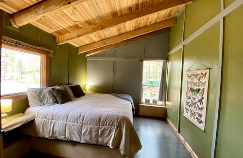Boles House | Stunning Group Cabin with Beautiful Surroundings and Hiking Trails in Arkansas