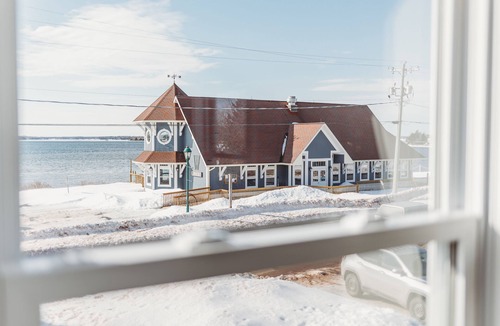 Georgetown House | Stunning Guesthouse in historic Georgetown w/hot tub!