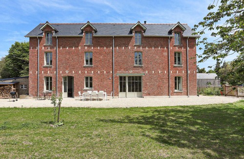 Le Minihic-sur-Rance House | Stunning home in Le Minihic-sur-Rance with WiFi