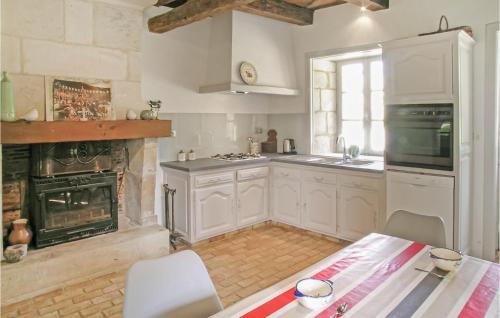 Saint-Maixent-de-Beugne House | Stunning Home In St Maixent De Beugné