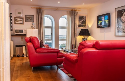 Kelso Apartment | Stunning harbour side Gold graded apartment for two with secure parking