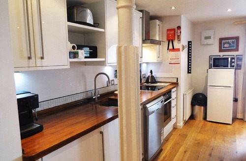 Kelso Apartment | Stunning harbour side Gold graded apartment for two with secure parking