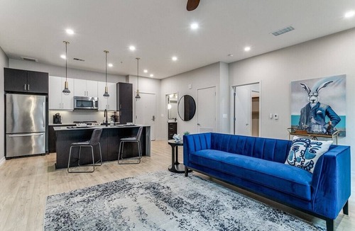 Cityplace Apartment | Stunning high-rise apartment on McKinney Avenue