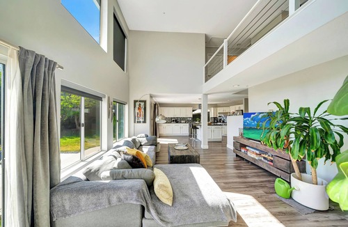 Canoga Park House | Stunning Hilltop 5BR W/View & Hot Tub!