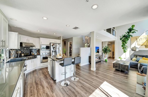 Canoga Park House | Stunning Hilltop 5BR W/View & Hot Tub!