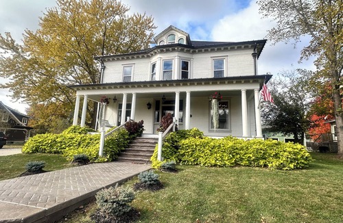 Chillicothe House | Stunning Historic remodel with modern amenities perfect for special gatherings!