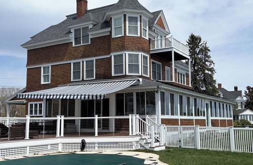 Clinton House | Stunning Historic Waterfront Resort with pool