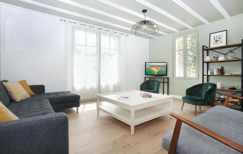 Le Minihic-sur-Rance House | Stunning Home In Le Minihic-Sur-Rance With Wifi