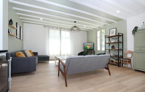 Le Minihic-sur-Rance House | Stunning Home In Le Minihic-Sur-Rance With Wifi