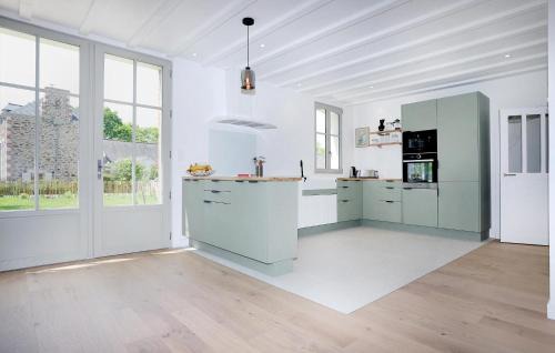 Le Minihic-sur-Rance House | Stunning Home In Le Minihic-Sur-Rance With Wifi
