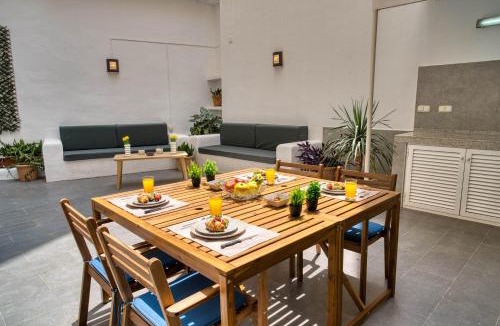 Villajoyosa House | Stunning Home, AC, Beach, Backyard, 4 BR