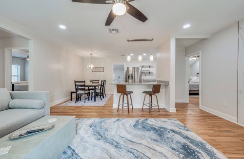Dallas House | Stunning home centrally located by Bluffview
