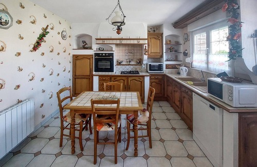 Quux-Haut-Mainil House | Stunning home in Quoux-Haut-Maînil with WiFi