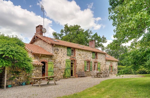 Nieul-le-Dolent House | Stunning home in Nieul Le Dolent