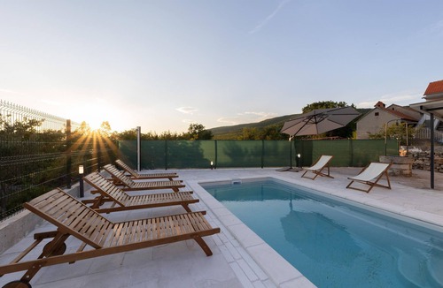 Central Dalmatia House | Stunning home in Blato na Cetini