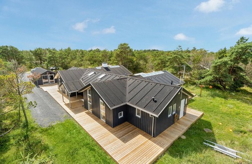 Skram House | Stunning home in ålbæk with WiFi