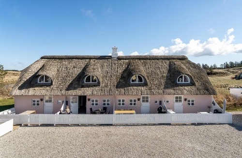 Skram House | Stunning home in ålbæk with WiFi