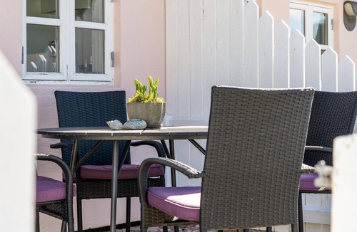 Skram House | Stunning home in ålbæk with WiFi