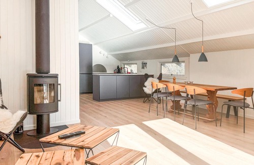 Boderne House | Stunning home in Aakirkeby with WiFi