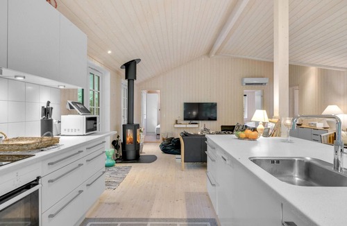 Hoeve Strand House | Stunning home in Asnæs with WiFi