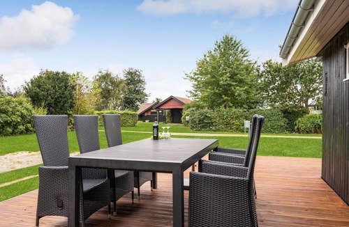 Assens House | Stunning home in Assens with kitchen