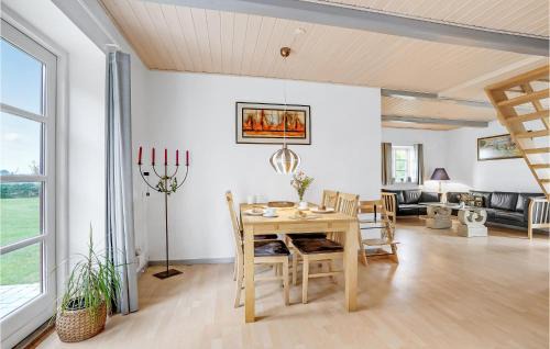 Bandholm House | Stunning Home In Bandholm With Kitchen