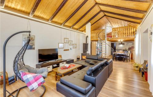 Ledenice House | Stunning Home In Bater With Wifi