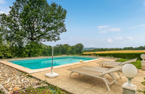 Beauville House | Stunning home in Beauville with kitchen