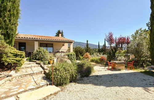 Bedoin House | Stunning home in Bédoin with private swimming pool, can be inside or outside