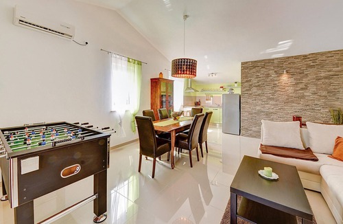 Barbariga House | Stunning home in Betiga