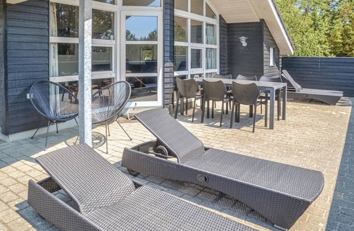 Blavand House | Stunning home in Blåvand with kitchen