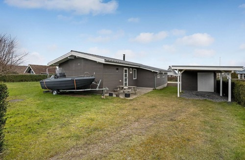 Skastrup Strand House | Stunning home in Bogense with sauna