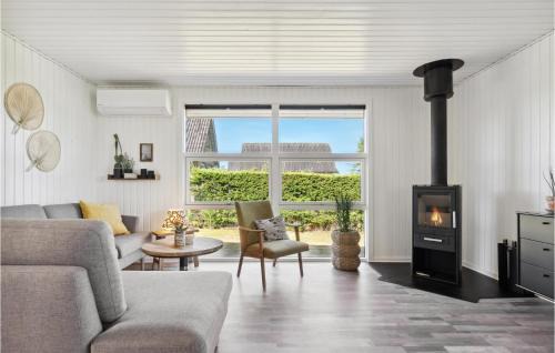 Skastrup Strand House | Stunning Home In Bogense With Wifi