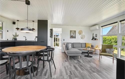 Skastrup Strand House | Stunning Home In Bogense With Wifi