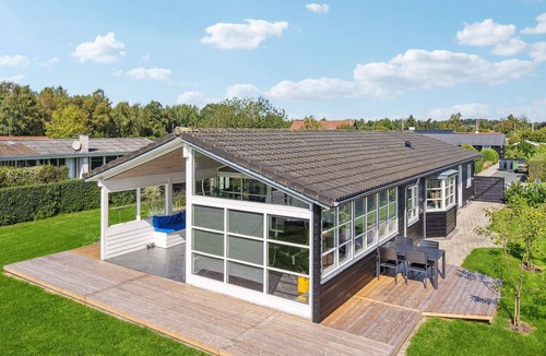 Hvidbjerg Strand House | Stunning home in Børkop with kitchen