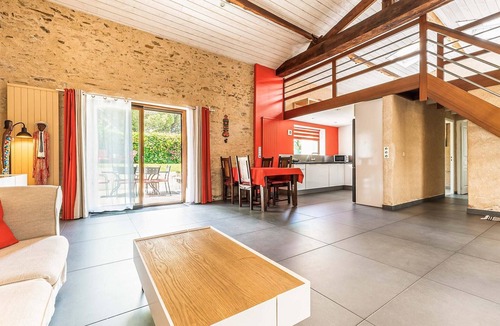 Bouguenais House | Stunning home in Bouguenais with WiFi