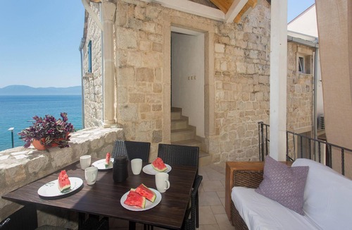 Brist House | Stunning home in Brist with WiFi