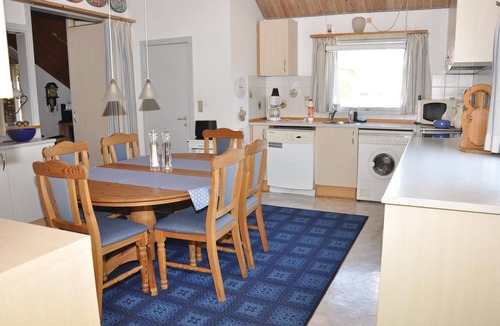 Brunsnaes House | Stunning home in Broager with kitchen