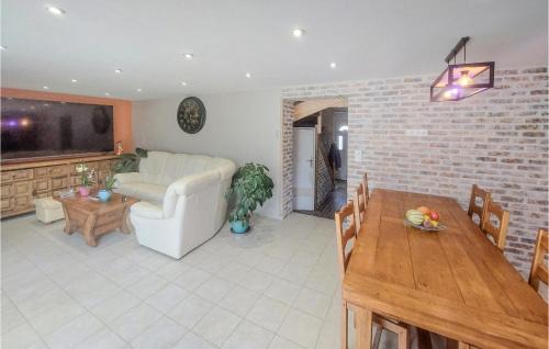 Bucquoy House | Stunning Home In Bucquoy With Wifi