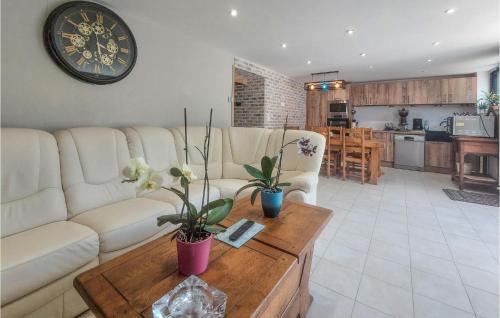 Bucquoy House | Stunning Home In Bucquoy With Wifi
