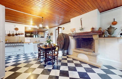 Chessy House | Stunning home in Chessy with WiFi