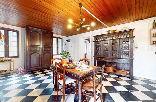 Chessy House | Stunning home in Chessy with WiFi