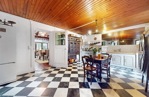 Chessy House | Stunning home in Chessy with WiFi
