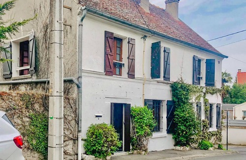 Chessy House | Stunning home in Chessy with WiFi