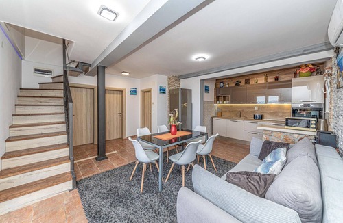 Drvenik Mali House | Stunning home in Drvenik Mali with sauna