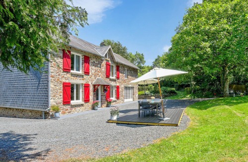 Dangy House | Stunning home in Dangy with WiFi