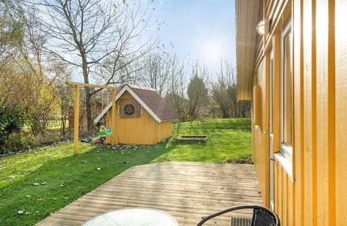 Dannemare House | Stunning home in Dannemare with kitchen