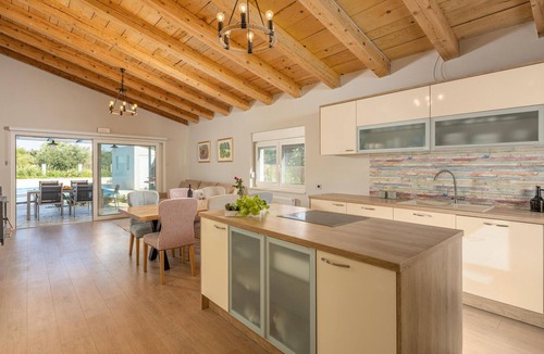 Marina House | Stunning home in Dograde
