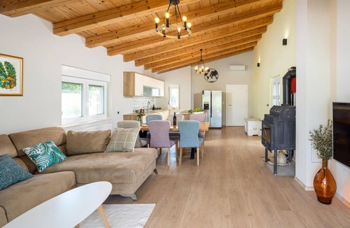 Marina House | Stunning home in Dograde